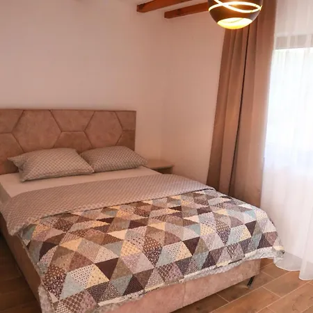 Guzijan Seosko Domacinstvo