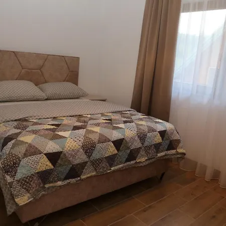 Guzijan Seosko Domacinstvo
